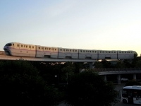 train-maihama-s.JPG