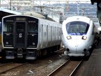 trains-817-885-isohaya-s.JPG